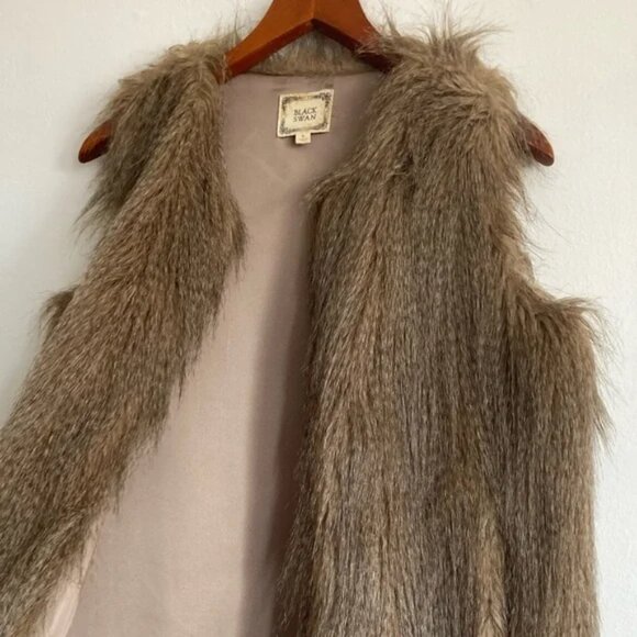 Black Swan Frost Flurry Of Fun Faux Fur Penny Lane Vest Size Small - Picture 3 of 11